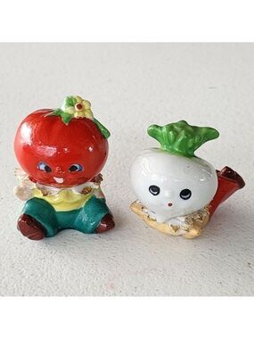 Vtg Japan ceramic anthropomorphic vegetable satl & pepper shakers